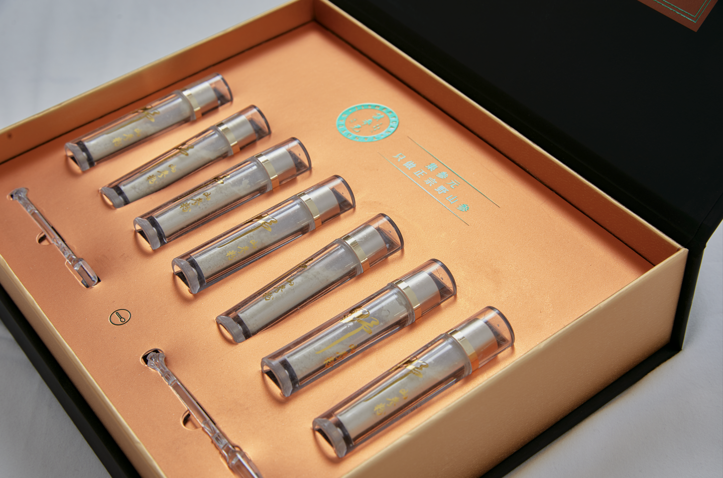 选用20年野山参打粉制成